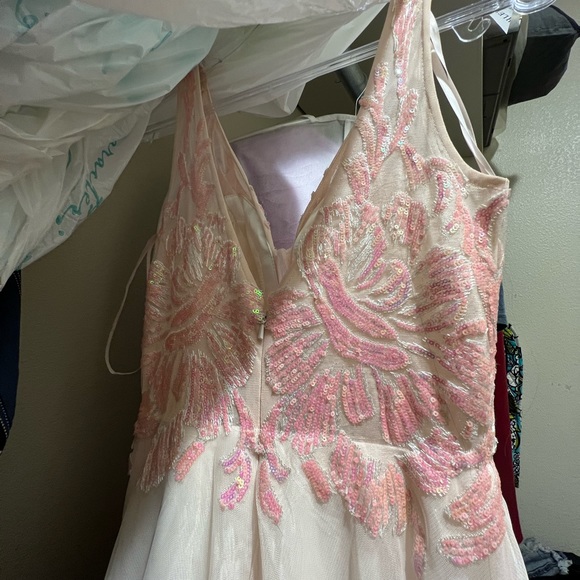 Iridescent Pink and Ivory Prom Dress Size 0 - Picture 4 of 12